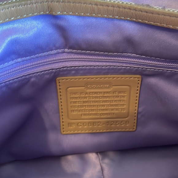 Coach small to medium purse - Picture 8 of 9